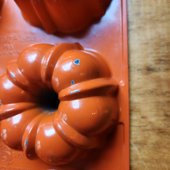 Vintage Nordic Ware Bundt 6 Fluted Muffin Pan Orange #4 Aluminum Bundtlette Pan - Picture 9 of 11